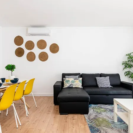 Port Apartment *