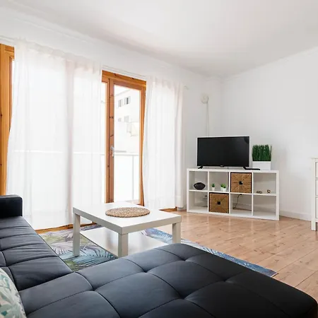 Port Apartment *