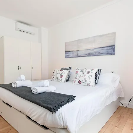Port Apartment *